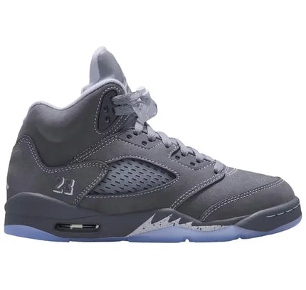 Jordan 5 Retro Wolf Grey GS sneaker with gray suede, mesh and blue sole